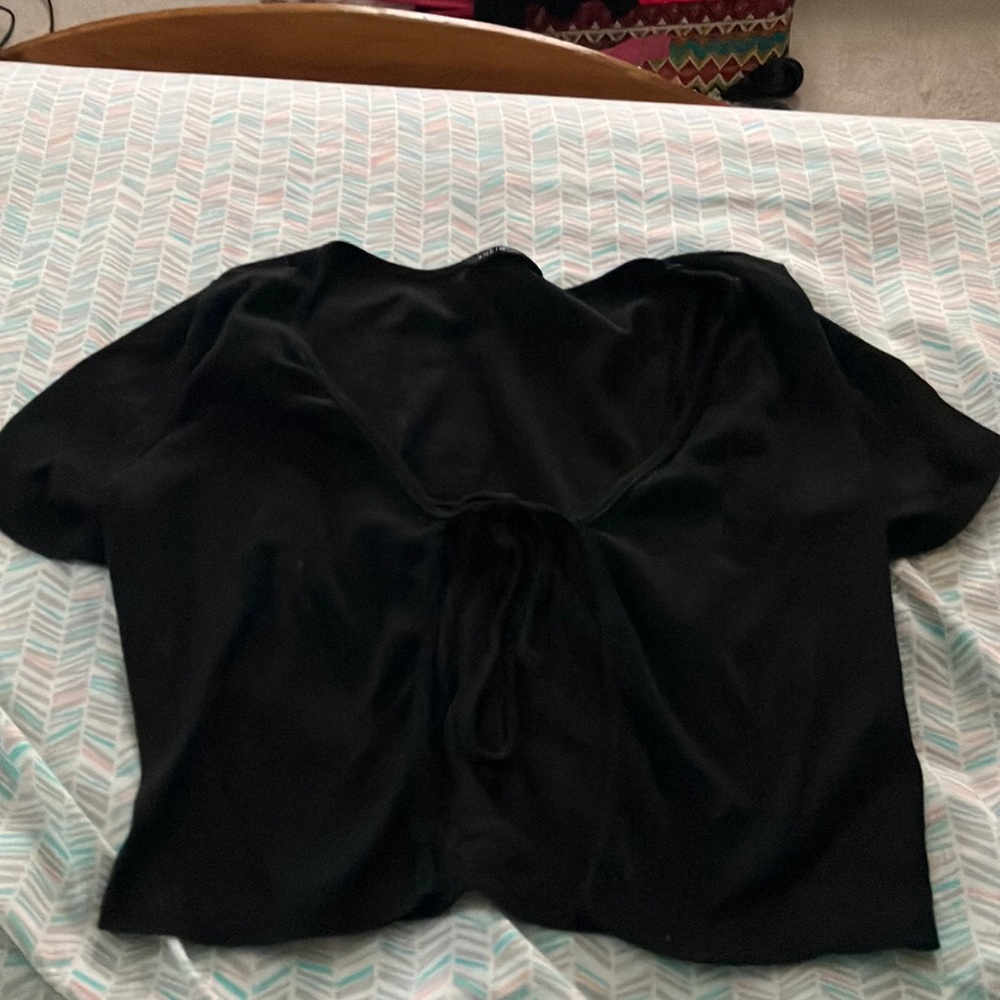 Short sleeve black cropped cardigan with tie